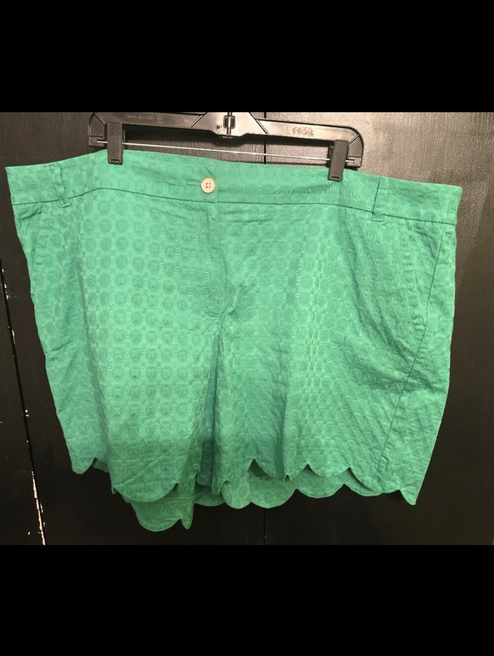 Crown & Ivy Green Scallop Hem Shelby Shorts Size 24W